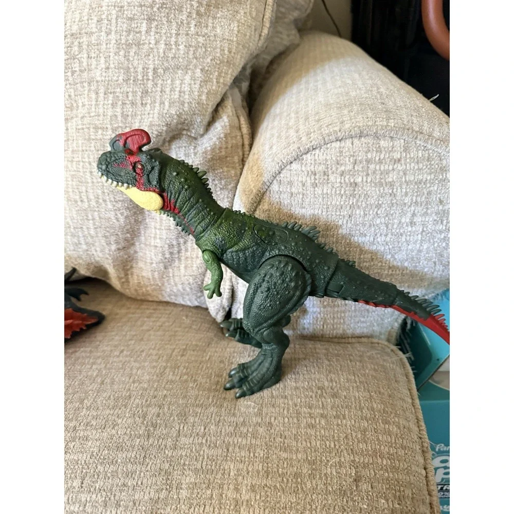 Jurassic World Sinotyrannus Dino Trackers Gigantic Mattel 2022 with capture gear
